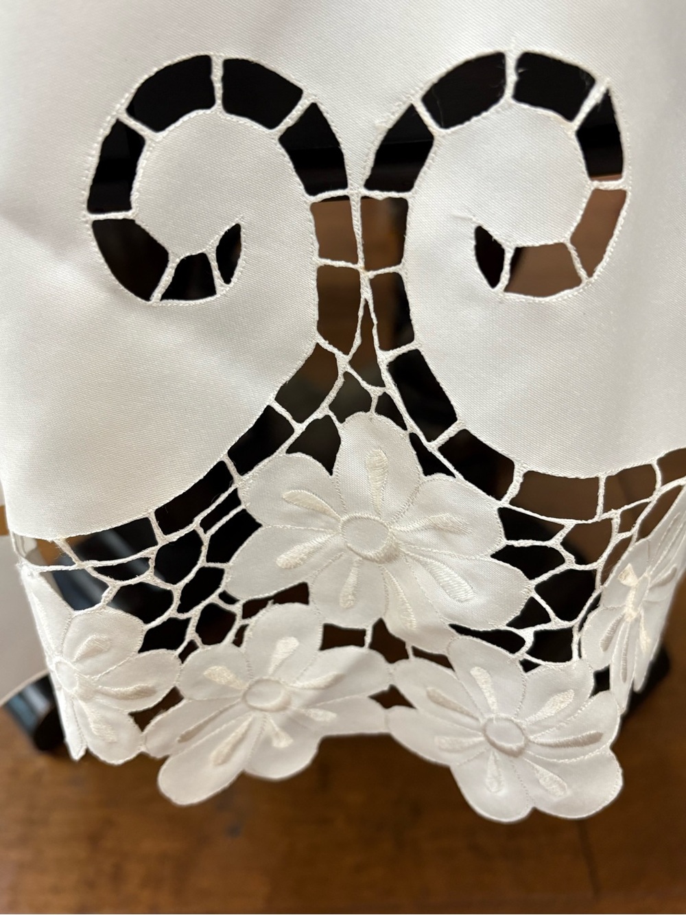 Embroidered Lace With floral Cut out Round Tablecloth - Picture 2 of 5